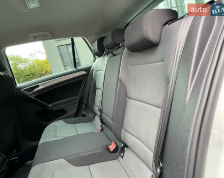 Белый Фольксваген e-Golf, объемом двигателя 0 л и пробегом 91 тыс. км за 8570 $, фото 30 на Automoto.ua