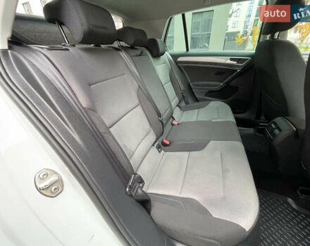 Белый Фольксваген e-Golf, объемом двигателя 0 л и пробегом 91 тыс. км за 8570 $, фото 32 на Automoto.ua