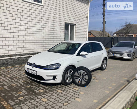 Білий Фольксваген e-Golf, об'ємом двигуна 0 л та пробігом 128 тис. км за 11499 $, фото 6 на Automoto.ua