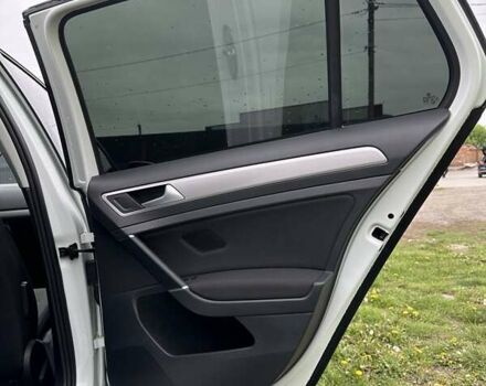Белый Фольксваген e-Golf, объемом двигателя 0 л и пробегом 68 тыс. км за 8900 $, фото 37 на Automoto.ua