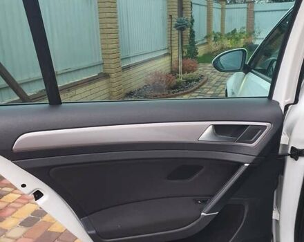 Белый Фольксваген e-Golf, объемом двигателя 0 л и пробегом 130 тыс. км за 8999 $, фото 62 на Automoto.ua