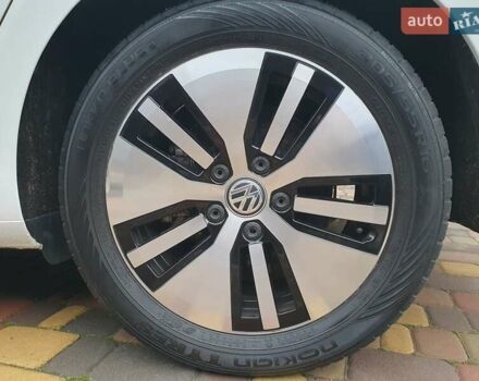 Белый Фольксваген e-Golf, объемом двигателя 0 л и пробегом 130 тыс. км за 8999 $, фото 34 на Automoto.ua