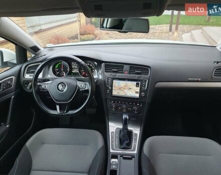 Белый Фольксваген e-Golf, объемом двигателя 0 л и пробегом 130 тыс. км за 8999 $, фото 84 на Automoto.ua