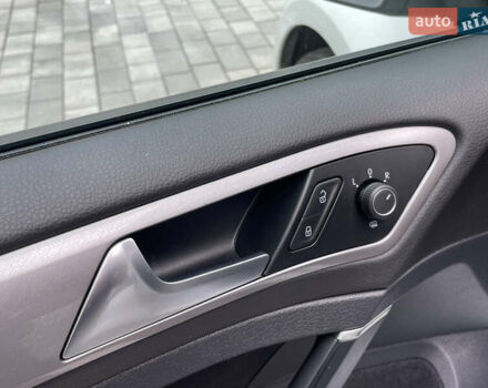 Белый Фольксваген e-Golf, объемом двигателя 0 л и пробегом 91 тыс. км за 8570 $, фото 20 на Automoto.ua