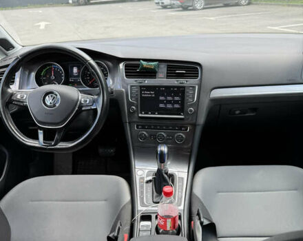 Белый Фольксваген e-Golf, объемом двигателя 0 л и пробегом 95 тыс. км за 8900 $, фото 18 на Automoto.ua