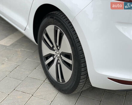 Белый Фольксваген e-Golf, объемом двигателя 0 л и пробегом 142 тыс. км за 8100 $, фото 45 на Automoto.ua
