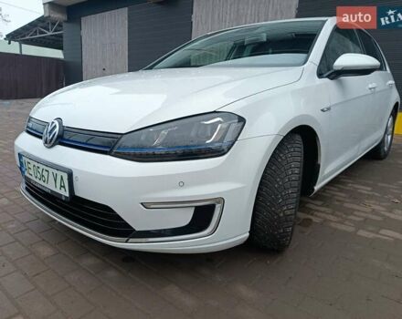 Белый Фольксваген e-Golf, объемом двигателя 0 л и пробегом 118 тыс. км за 11200 $, фото 2 на Automoto.ua