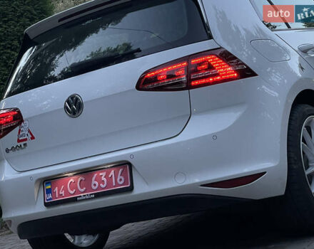 Белый Фольксваген e-Golf, объемом двигателя 0 л и пробегом 109 тыс. км за 8500 $, фото 34 на Automoto.ua