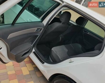 Белый Фольксваген e-Golf, объемом двигателя 0 л и пробегом 128 тыс. км за 8999 $, фото 67 на Automoto.ua