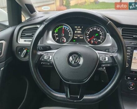 Белый Фольксваген e-Golf, объемом двигателя 0 л и пробегом 130 тыс. км за 8999 $, фото 86 на Automoto.ua