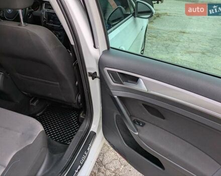 Білий Фольксваген e-Golf, об'ємом двигуна 0 л та пробігом 128 тис. км за 8300 $, фото 13 на Automoto.ua