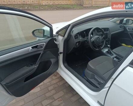Белый Фольксваген e-Golf, объемом двигателя 0 л и пробегом 118 тыс. км за 11200 $, фото 11 на Automoto.ua
