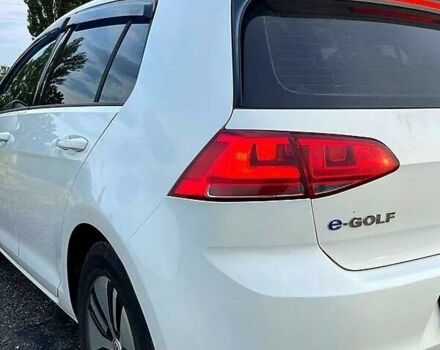 Белый Фольксваген e-Golf, объемом двигателя 0 л и пробегом 107 тыс. км за 10000 $, фото 1 на Automoto.ua