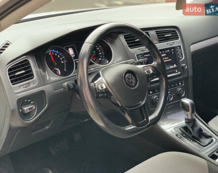 Білий Фольксваген e-Golf, об'ємом двигуна 0 л та пробігом 142 тис. км за 7999 $, фото 89 на Automoto.ua