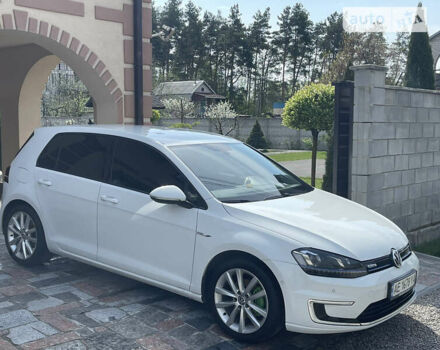 Белый Фольксваген e-Golf, объемом двигателя 0 л и пробегом 150 тыс. км за 12300 $, фото 5 на Automoto.ua