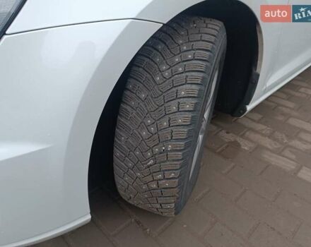 Белый Фольксваген e-Golf, объемом двигателя 0 л и пробегом 118 тыс. км за 11200 $, фото 15 на Automoto.ua