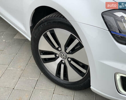 Белый Фольксваген e-Golf, объемом двигателя 0 л и пробегом 142 тыс. км за 8100 $, фото 39 на Automoto.ua