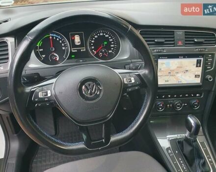 Белый Фольксваген e-Golf, объемом двигателя 0 л и пробегом 130 тыс. км за 8999 $, фото 60 на Automoto.ua