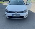 Белый Фольксваген e-Golf, объемом двигателя 0 л и пробегом 132 тыс. км за 7990 $, фото 1 на Automoto.ua