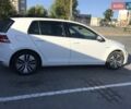 Белый Фольксваген e-Golf, объемом двигателя 0 л и пробегом 136 тыс. км за 9500 $, фото 1 на Automoto.ua