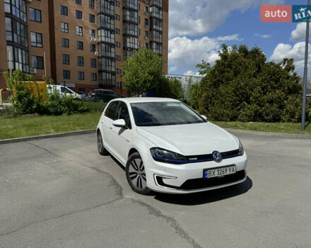 Белый Фольксваген e-Golf, объемом двигателя 0 л и пробегом 95 тыс. км за 8900 $, фото 2 на Automoto.ua