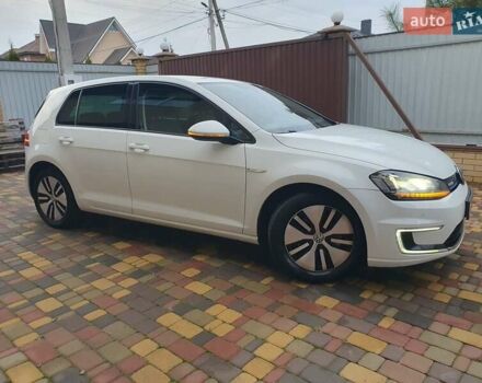 Белый Фольксваген e-Golf, объемом двигателя 0 л и пробегом 130 тыс. км за 8999 $, фото 26 на Automoto.ua