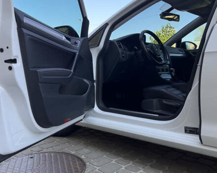 Белый Фольксваген e-Golf, объемом двигателя 0 л и пробегом 102 тыс. км за 9900 $, фото 22 на Automoto.ua