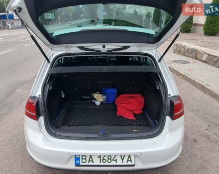 Белый Фольксваген e-Golf, объемом двигателя 0 л и пробегом 127 тыс. км за 9200 $, фото 8 на Automoto.ua