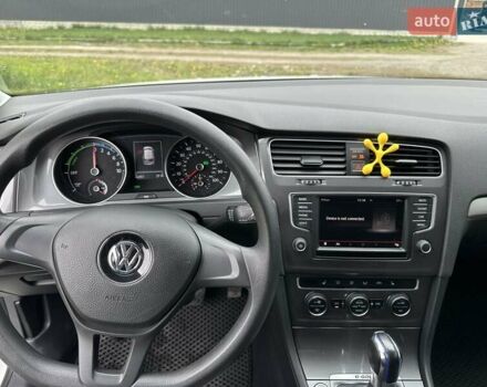 Белый Фольксваген e-Golf, объемом двигателя 0 л и пробегом 68 тыс. км за 8900 $, фото 21 на Automoto.ua