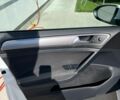 Белый Фольксваген e-Golf, объемом двигателя 0 л и пробегом 132 тыс. км за 7990 $, фото 34 на Automoto.ua