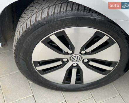 Білий Фольксваген e-Golf, об'ємом двигуна 0 л та пробігом 142 тис. км за 7999 $, фото 42 на Automoto.ua