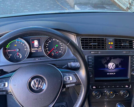 Белый Фольксваген e-Golf, объемом двигателя 0 л и пробегом 118 тыс. км за 9999 $, фото 8 на Automoto.ua