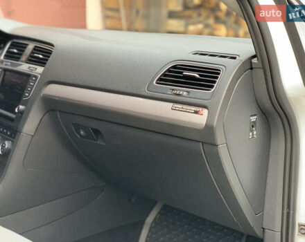 Белый Фольксваген e-Golf, объемом двигателя 0 л и пробегом 142 тыс. км за 8100 $, фото 61 на Automoto.ua