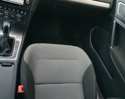 Белый Фольксваген e-Golf, объемом двигателя 0 л и пробегом 130 тыс. км за 8999 $, фото 100 на Automoto.ua