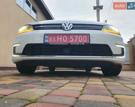 Белый Фольксваген e-Golf, объемом двигателя 0 л и пробегом 130 тыс. км за 8999 $, фото 3 на Automoto.ua