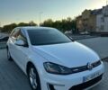 Белый Фольксваген e-Golf, объемом двигателя 0 л и пробегом 140 тыс. км за 9000 $, фото 1 на Automoto.ua