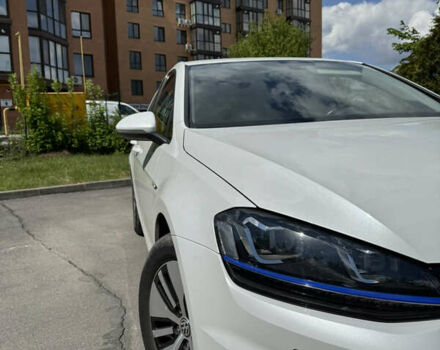 Белый Фольксваген e-Golf, объемом двигателя 0 л и пробегом 95 тыс. км за 8900 $, фото 8 на Automoto.ua
