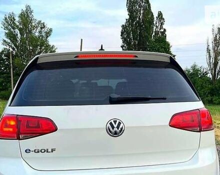 Белый Фольксваген e-Golf, объемом двигателя 0 л и пробегом 107 тыс. км за 10000 $, фото 2 на Automoto.ua