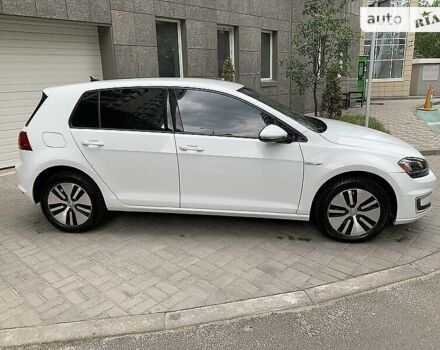 Белый Фольксваген e-Golf, объемом двигателя 0 л и пробегом 68 тыс. км за 16600 $, фото 16 на Automoto.ua