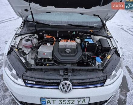 Белый Фольксваген e-Golf, объемом двигателя 0 л и пробегом 143 тыс. км за 9700 $, фото 8 на Automoto.ua