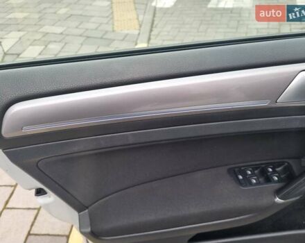 Белый Фольксваген e-Golf, объемом двигателя 0 л и пробегом 122 тыс. км за 7799 $, фото 29 на Automoto.ua