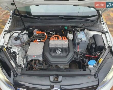 Белый Фольксваген e-Golf, объемом двигателя 0 л и пробегом 130 тыс. км за 8999 $, фото 31 на Automoto.ua