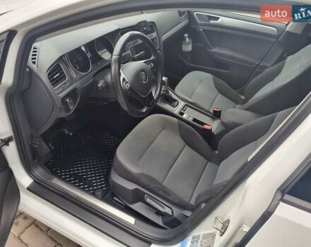 Белый Фольксваген e-Golf, объемом двигателя 0 л и пробегом 122 тыс. км за 7799 $, фото 16 на Automoto.ua