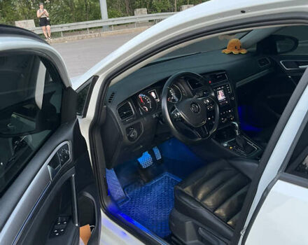 Белый Фольксваген e-Golf, объемом двигателя 0 л и пробегом 118 тыс. км за 11600 $, фото 9 на Automoto.ua
