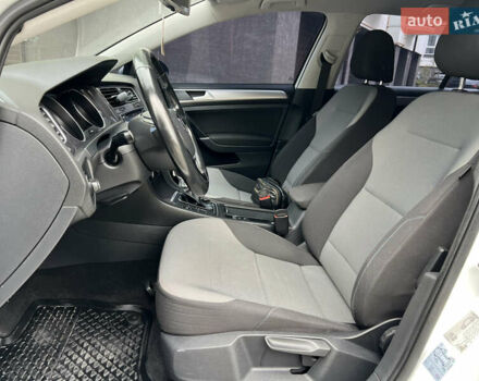 Белый Фольксваген e-Golf, объемом двигателя 0 л и пробегом 142 тыс. км за 7950 $, фото 31 на Automoto.ua