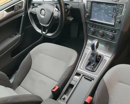 Белый Фольксваген e-Golf, объемом двигателя 0 л и пробегом 128 тыс. км за 8999 $, фото 82 на Automoto.ua