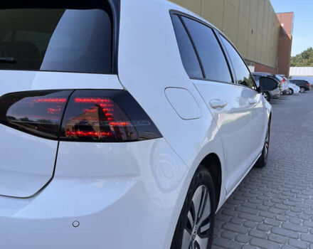 Белый Фольксваген e-Golf, объемом двигателя 0 л и пробегом 102 тыс. км за 9900 $, фото 15 на Automoto.ua