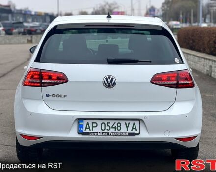 Белый Фольксваген e-Golf, объемом двигателя 0 л и пробегом 150 тыс. км за 13500 $, фото 1 на Automoto.ua