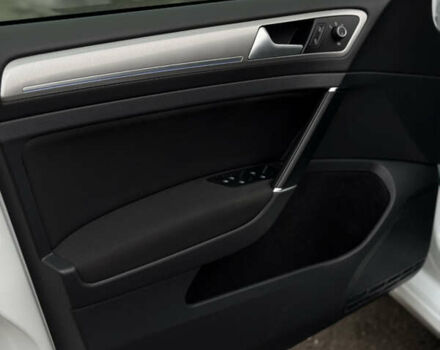 Білий Фольксваген e-Golf, об'ємом двигуна 0 л та пробігом 90 тис. км за 7900 $, фото 15 на Automoto.ua