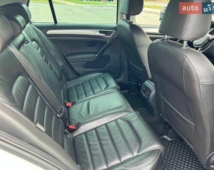 Белый Фольксваген e-Golf, объемом двигателя 0 л и пробегом 221 тыс. км за 8200 $, фото 15 на Automoto.ua